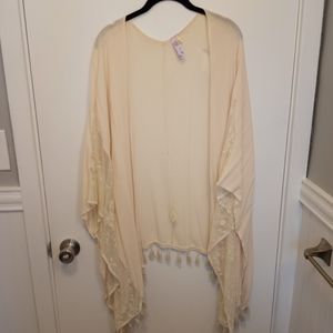 Cream Flowy Lace Shawl